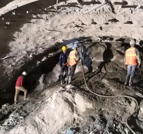 冷水滩隧道拱顶带模注浆料，微膨胀注浆料的特点及施工工艺